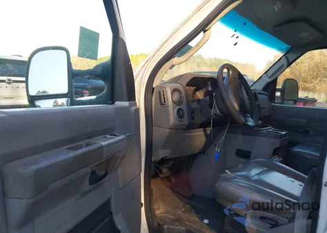 2009 Ford E-350 Super Duty Commercial z USA, uszkodzony, nr VIN 1FTSS34P49DA31236